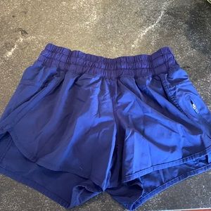 Lululemon size 6 running short